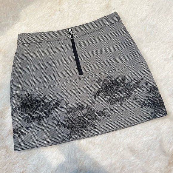 Zara - Floral print mini skirt - Picture 5 of 11